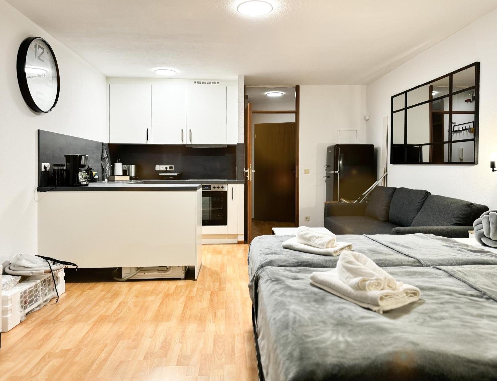 Modern Living In - Frieden *
