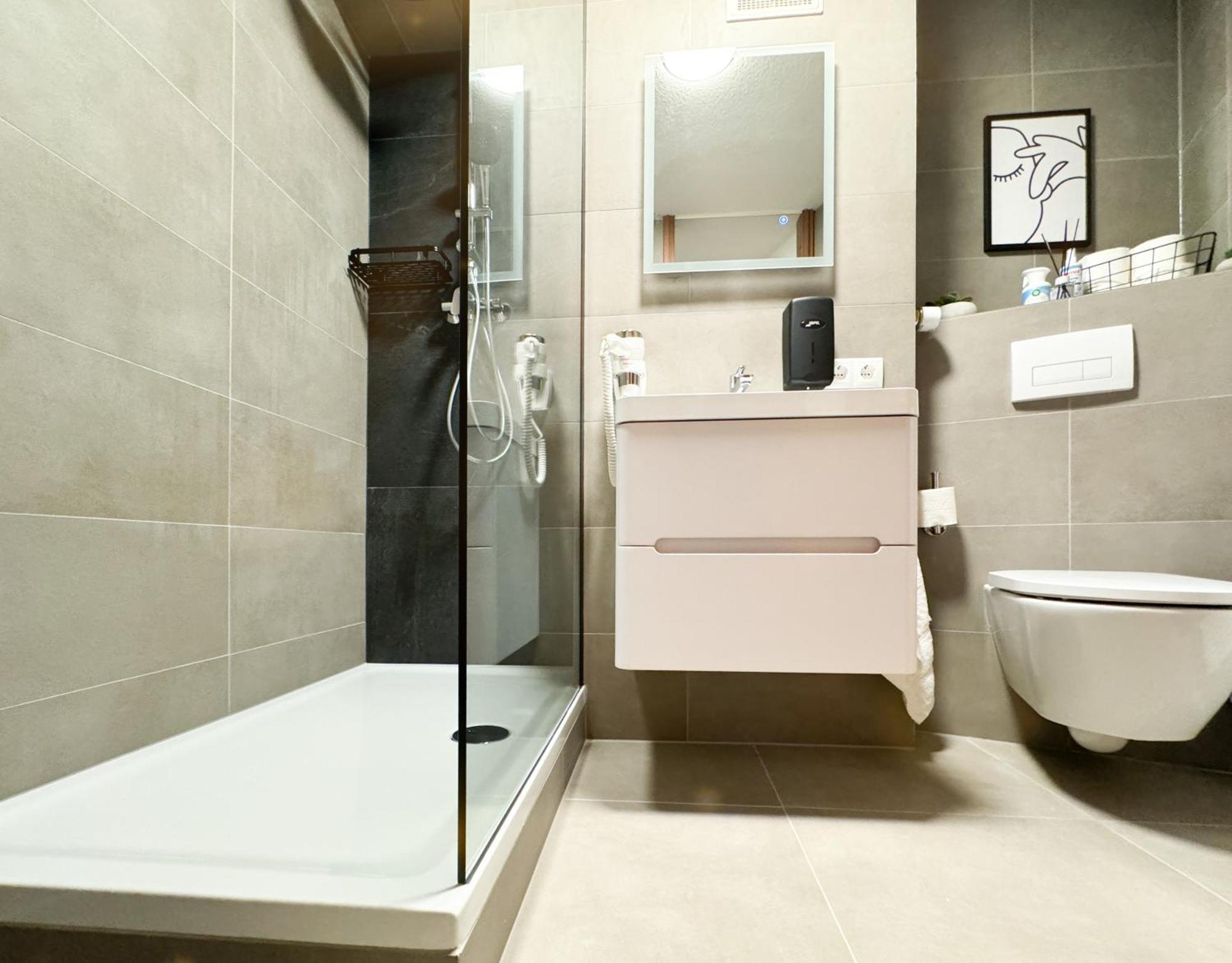 Modern Living In - Frieden Apartment